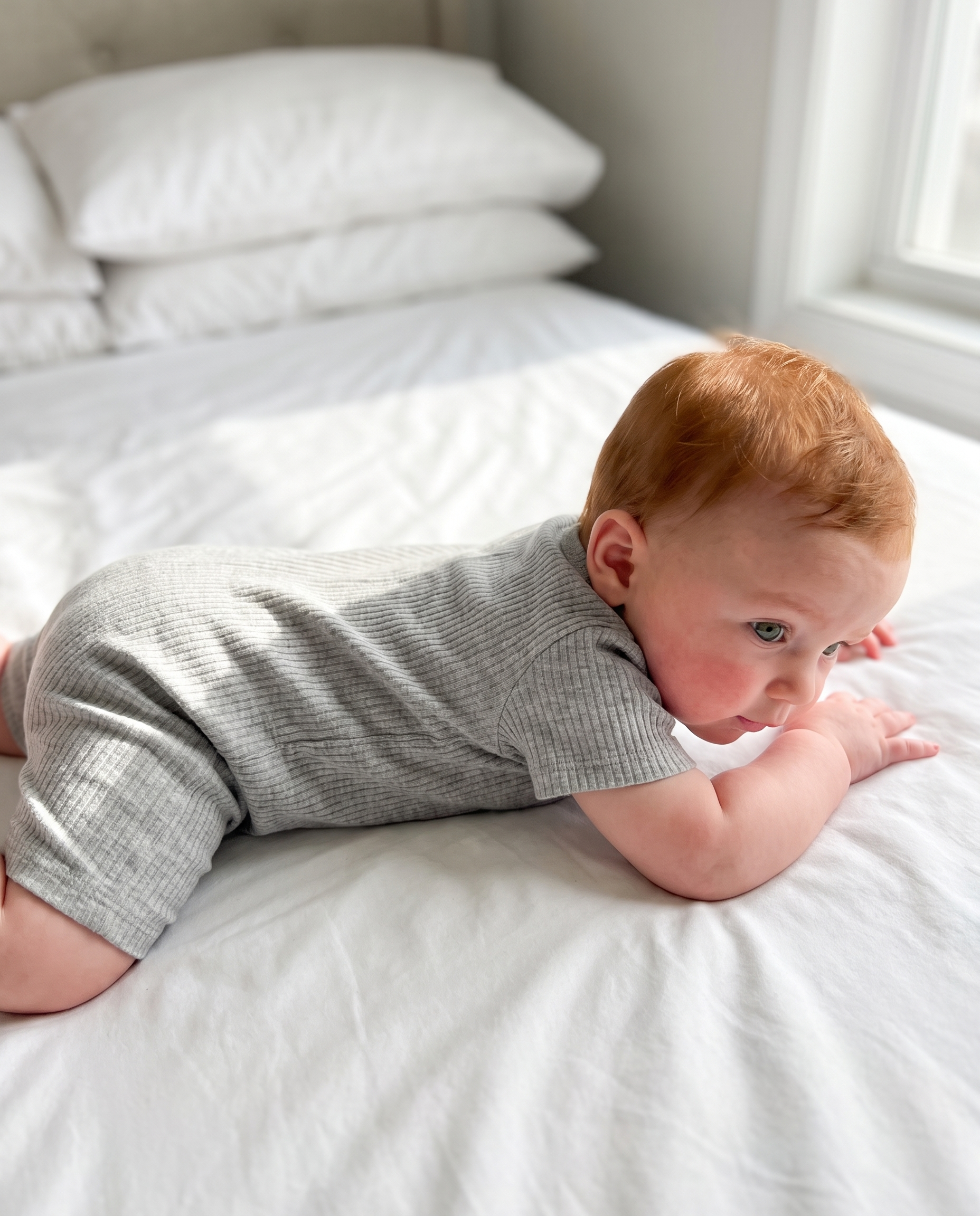 Short-sleeved Ribbed Zip Romper in Gray