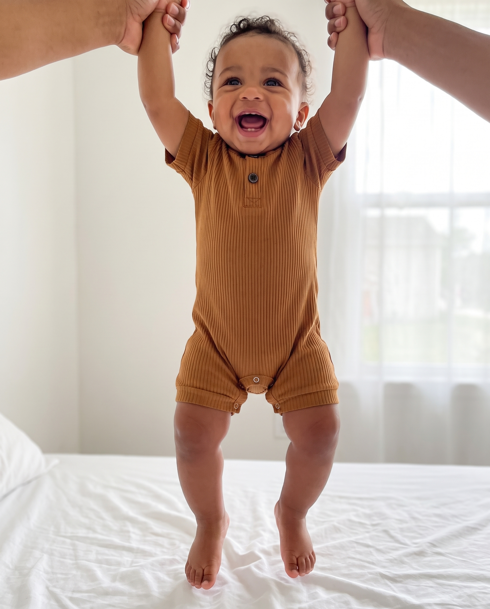 Ribbed Short-sleeved Snap Romper in Brown