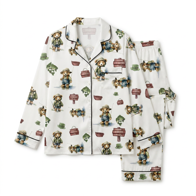 Long-Sleeved Women's Pajama Set in Bear Fishing