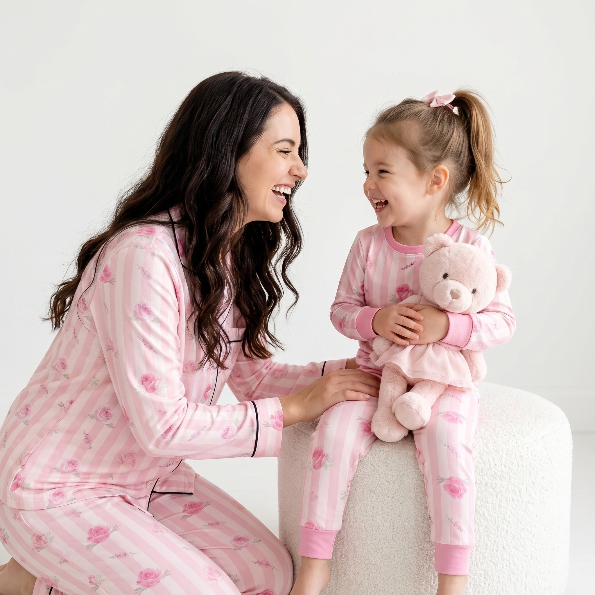Long-Sleeved Women's Pajama Set in Rosy