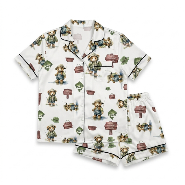 Short-Sleeved Women's Pajama Set in Bear Fishing